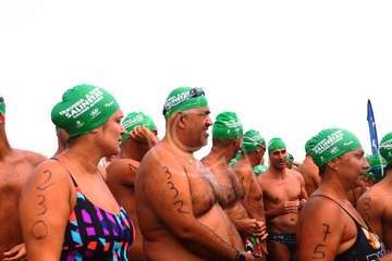 Alberto Rdríguez e Isabel Navarro triunfan en la XVII Travesía a Nado de Salinetas (Foto TA)